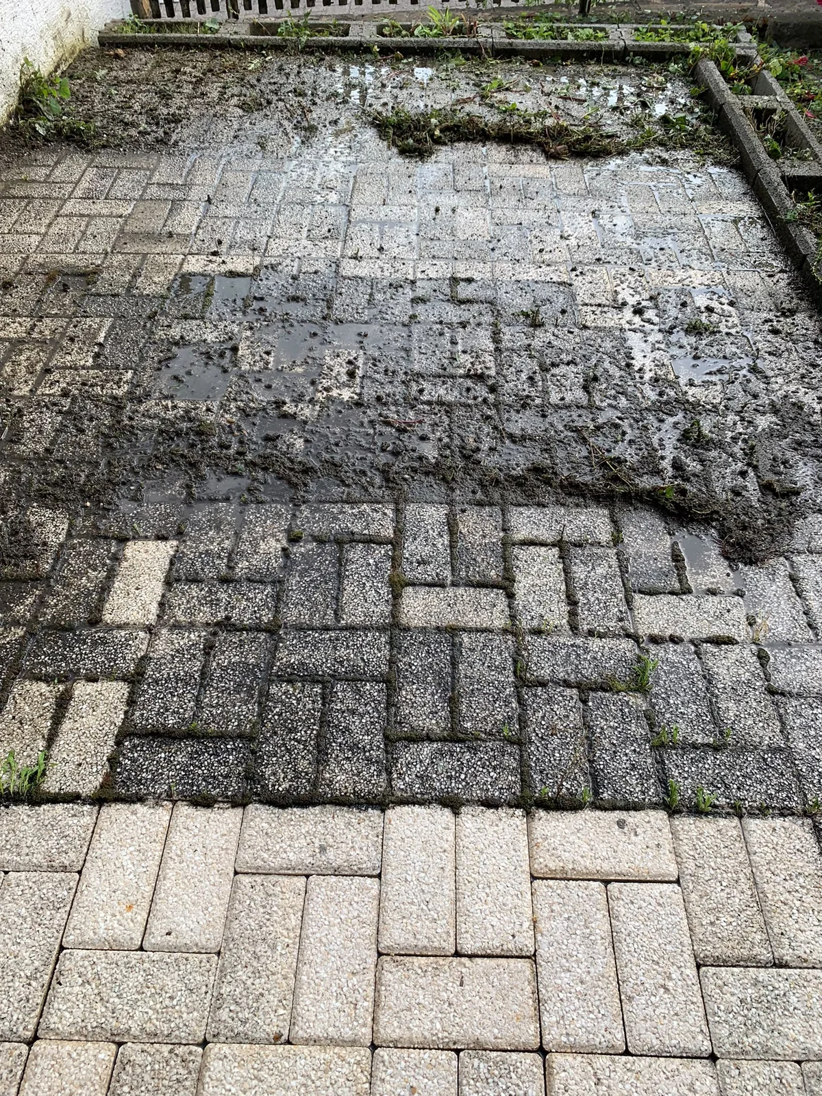 Wet paving with loosened deposits during cleaning